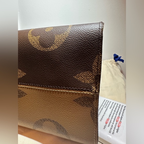 Louis Vuitton OntheGo tote GM - Picture 7 of 11